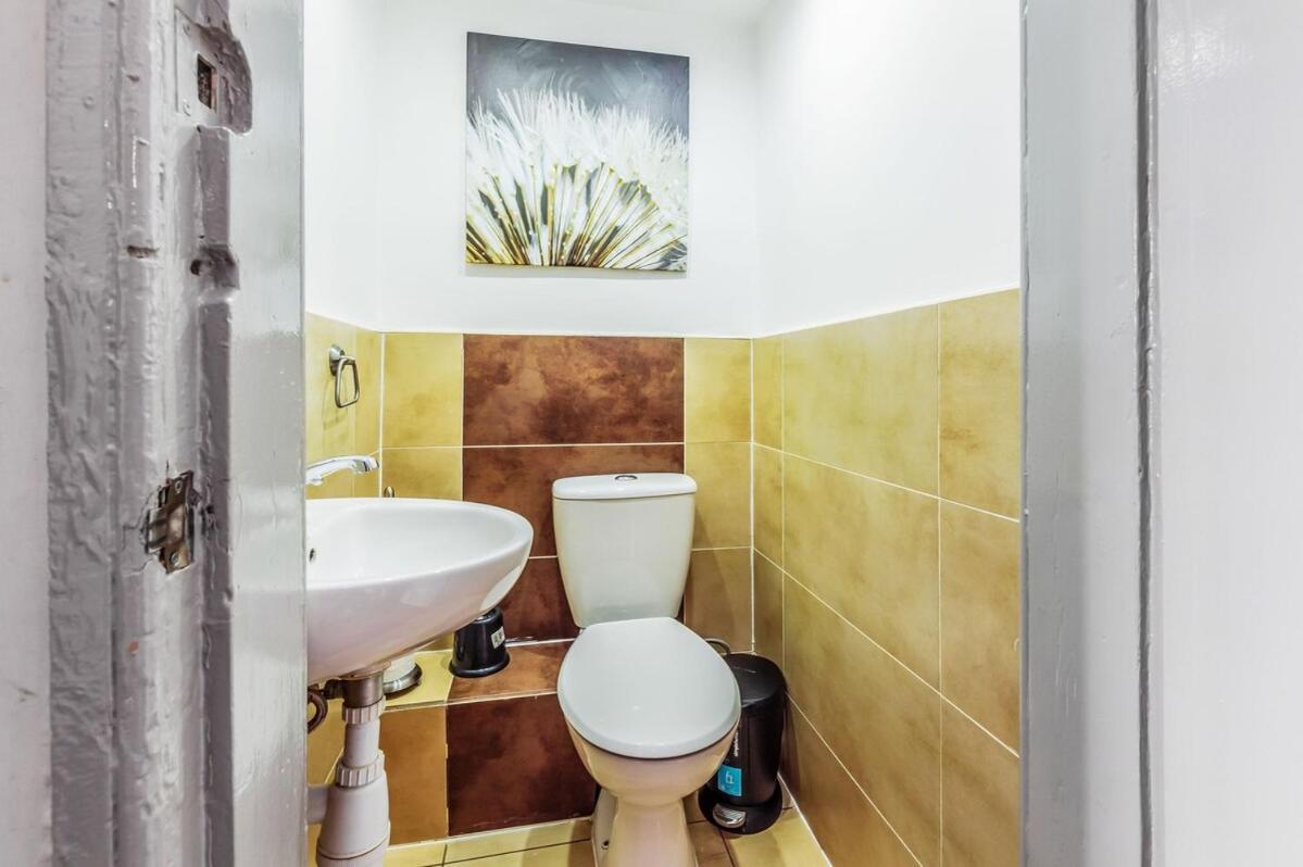 Cozy At Castle, Parking Apartment