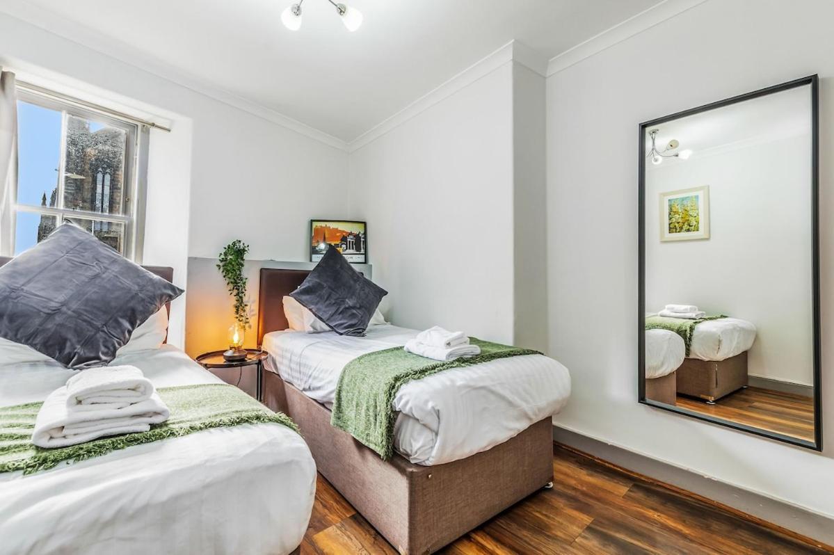 Cozy At Castle, Parking Apartment