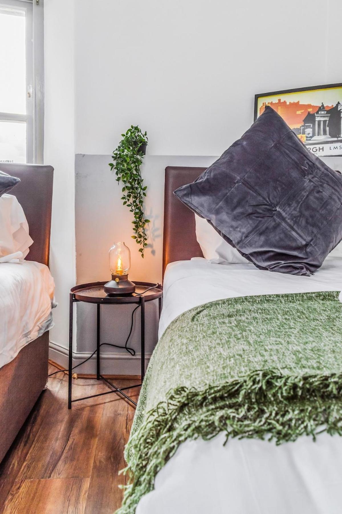 Cozy At Castle, Parking Apartment